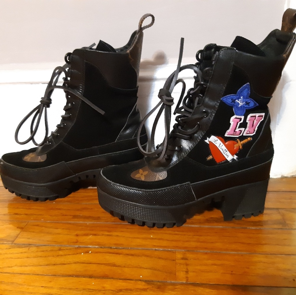 LV PLATFORM CHRISTIAN LADY BOOTS